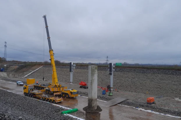 Aanmeerconstructies, Sluis Born