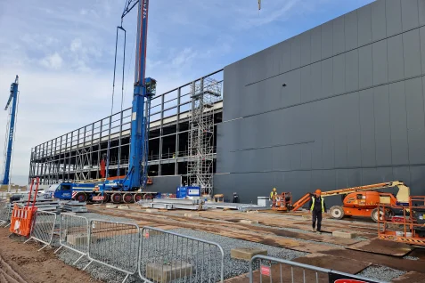 Staalbouw en dak- en wandconstructie datacenter project