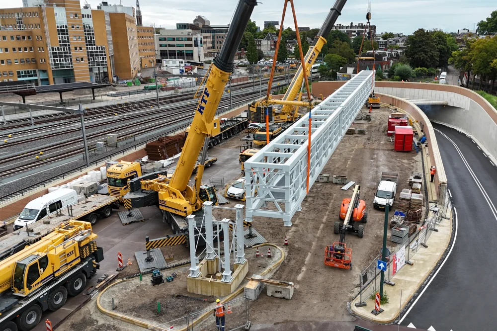 Laadstation Busportaal groningen