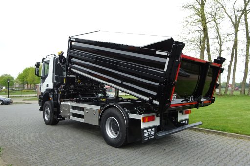 Two- and three-sided tippers