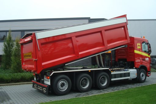 Waste disposal tippers
