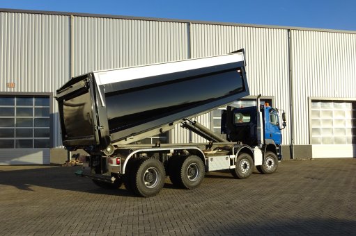 Waste disposal tippers