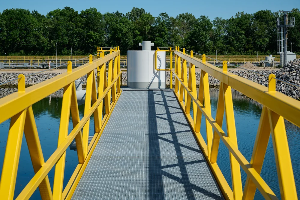 Aanmeerconstructies, Sluis Born