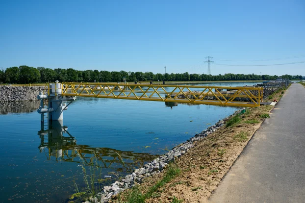 Aanmeerconstructies, Sluis Born