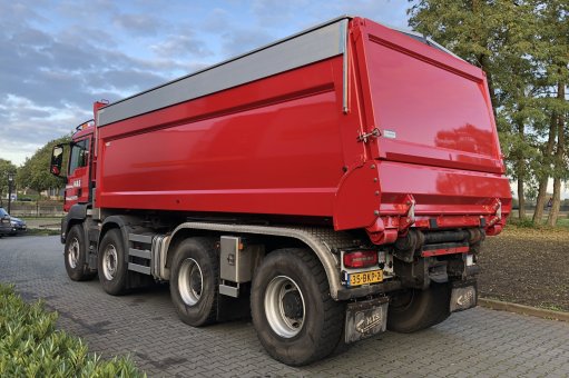 Waste disposal tippers