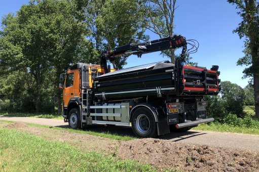 Two- and three-sided tippers